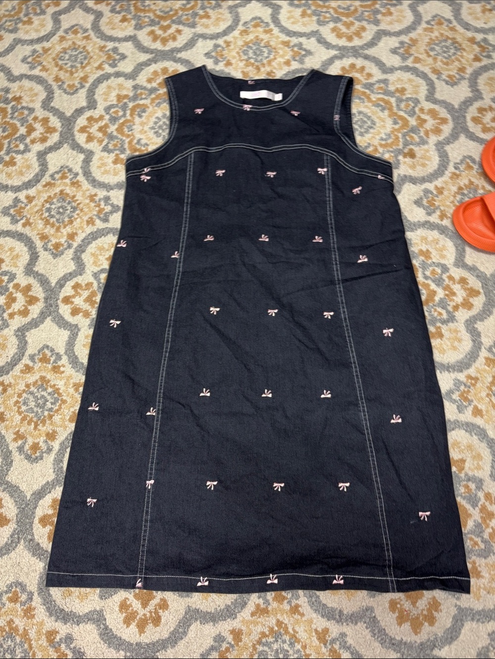 Black sleeveless denim dress with pink bow pattern
